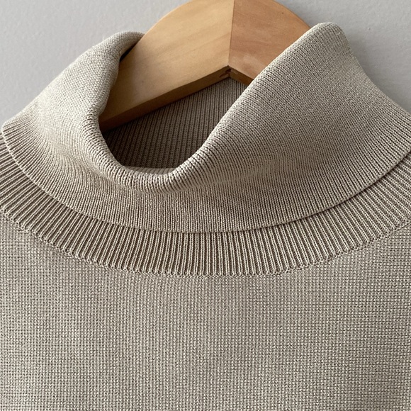 Babaton Liana Short Sleeve Sweater - Picture 5 of 9